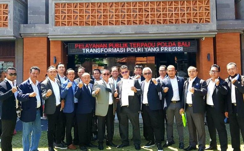 podiumnews.com-Pengacara Kondang Hotman Paris Hutapea Dilaporkan ke Polda Bali